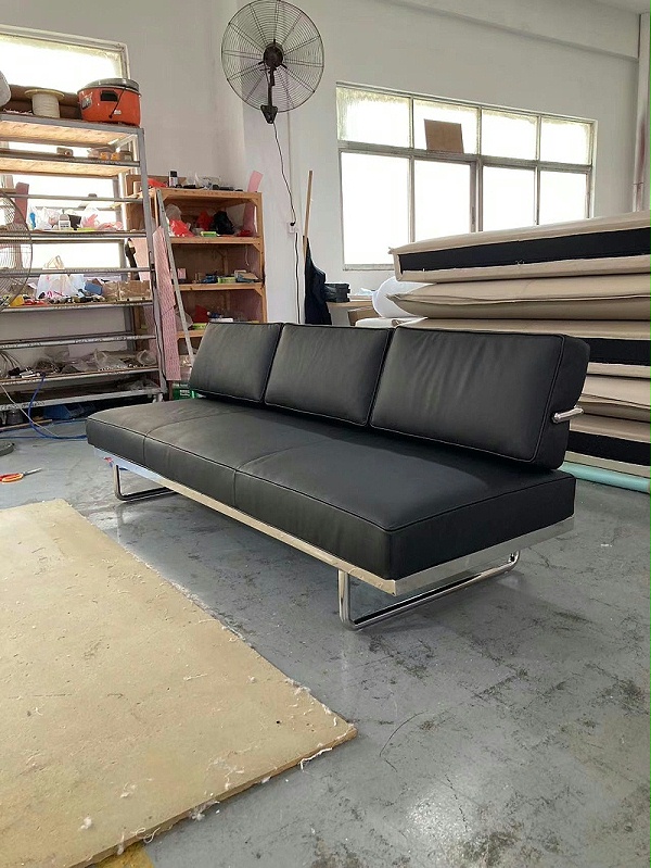 lc5 sofa (1)