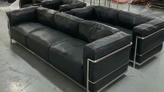 柯布西耶沙发（LC3 Sofa）选购：从设计初心到工艺细节，读懂才不踩坑