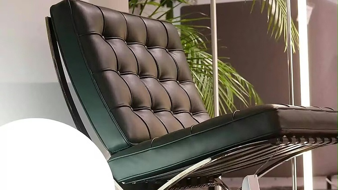 现代空间的灵魂伴侣：巴塞罗那椅的百搭魅力与德洛的客厅艺术