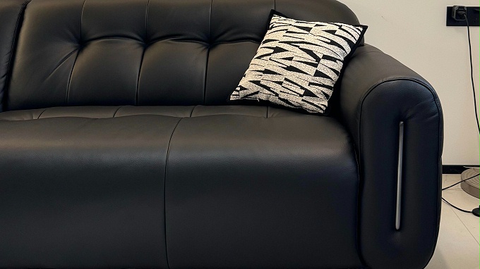 《客厅C位之争！全国十大真皮沙发品牌深度解析，哪款最懂你的生活？》