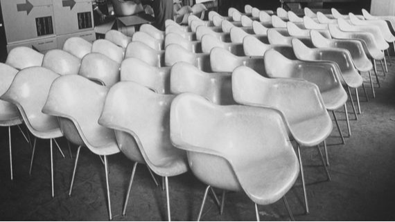 伊姆斯椅子简史——从躺椅到标志性的模压扶手椅