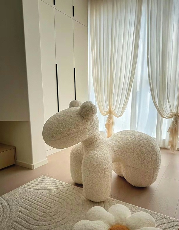 白色的小马椅