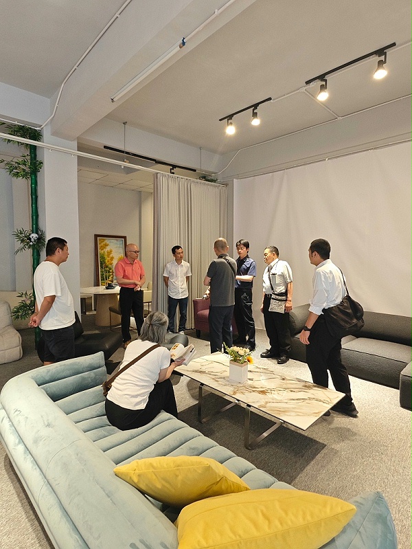 中古家具工厂展厅 日本客户来访